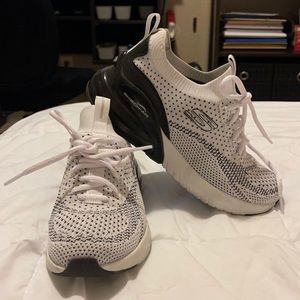 Skechers size 7.5 US